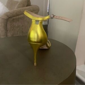 NWT STUART WEITZMAN LIQUID METALLIC SIZE 6 1/2.